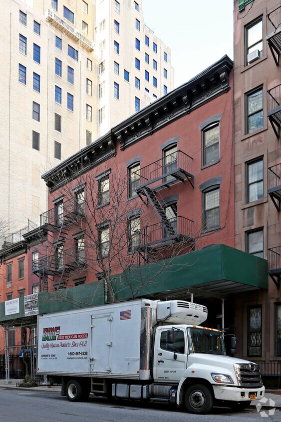 Building Photo - 415 W 50th St