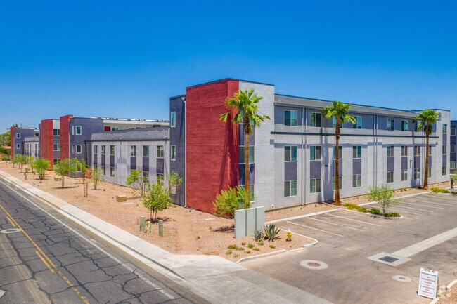 Esquina del edificio - Urbana on 12th