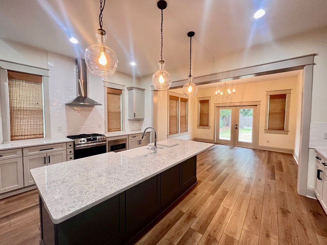 Primary Photo - 3 br, 2 bath House - 303 W Hamilton Ave