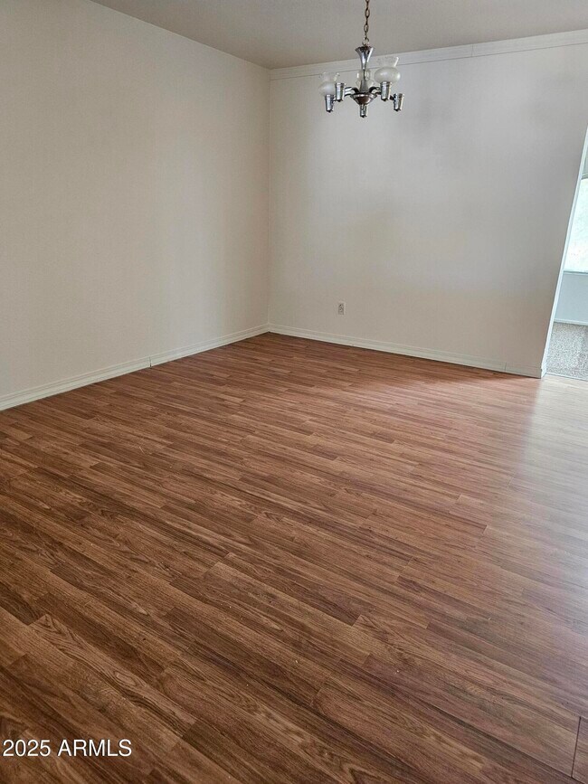 Foto del edificio - 749 Norman Ave