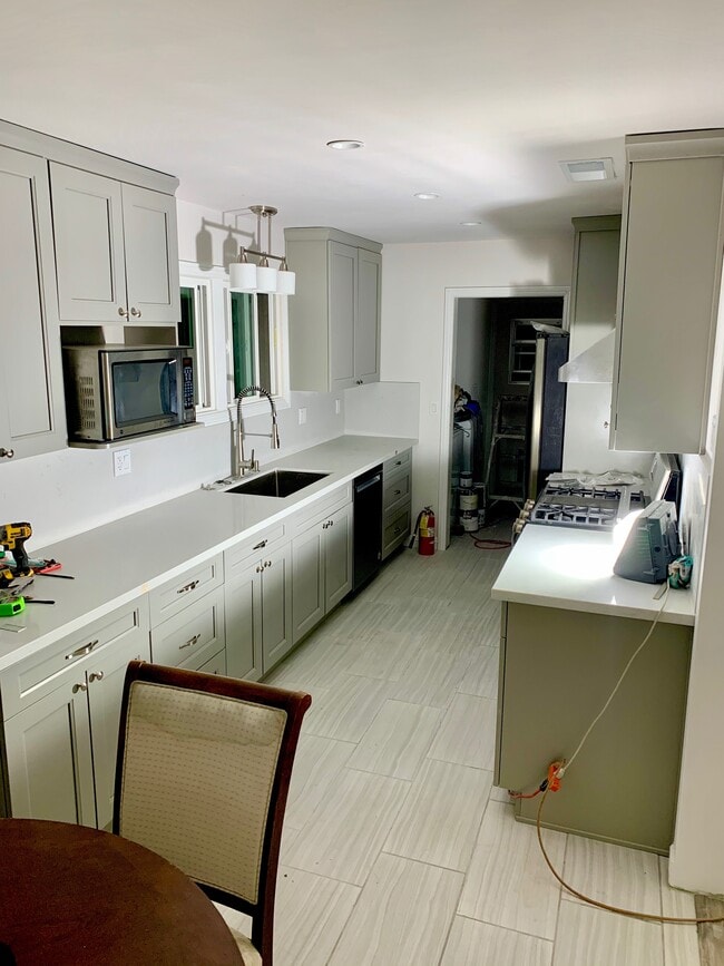 Cocina - 720 N Walnut Ave