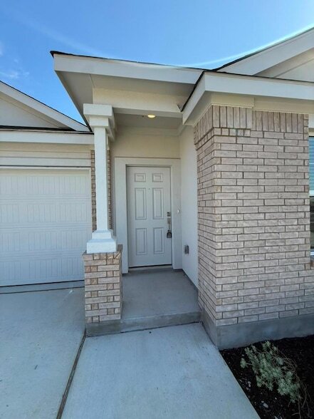 Building Photo - 104 Donnington Dr