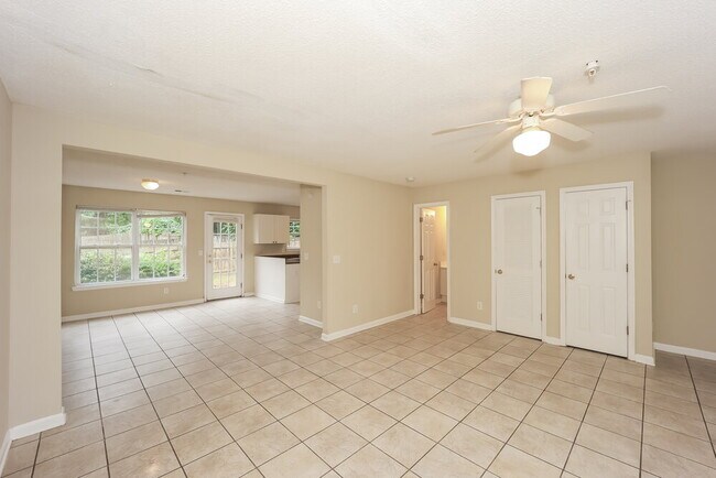 Building Photo - 203 Coral Cir