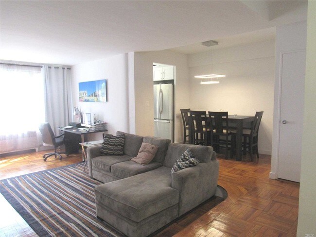 Foto del edificio - 98-51 64th Ave