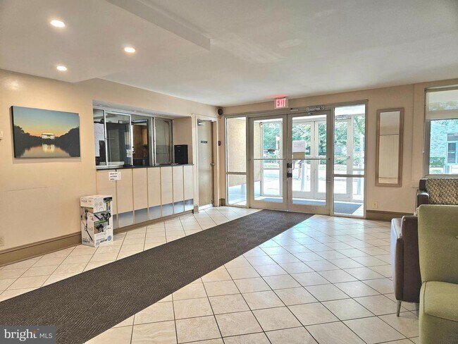 Foto del edificio - 2401 H St NW