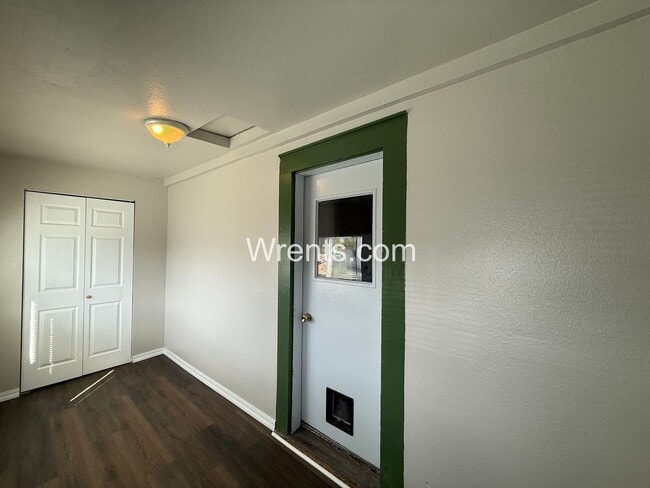 Building Photo - 1007 W Frederick Ave