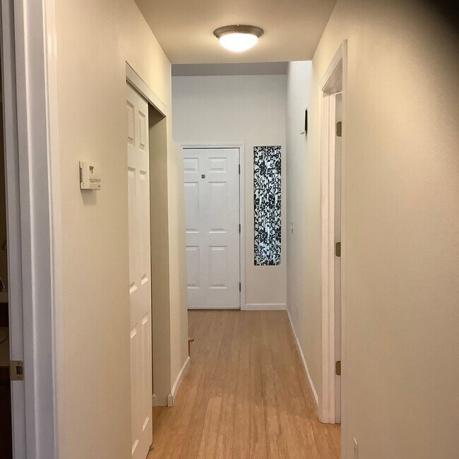 Foto del edificio - 2 STORY COUNTRY STYLE HOME/3 BED WITH BONU...