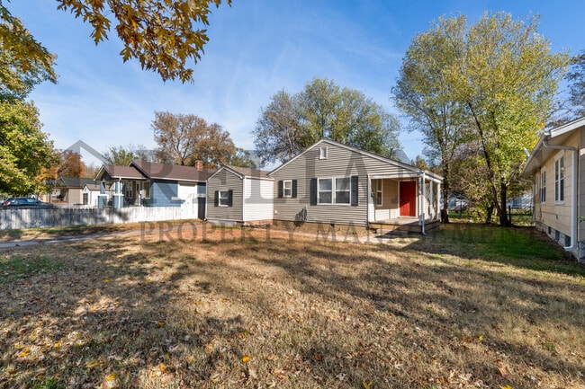 Building Photo - 2136 S Waco Ave