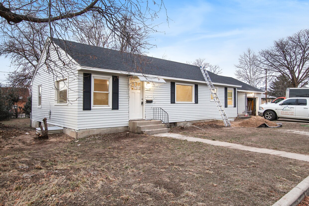 Primary Photo - 2607 W 12th Street Rd