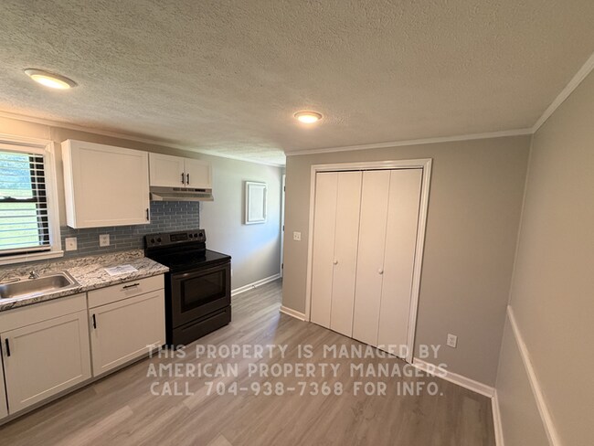 Foto del edificio - 1475 Crowell St