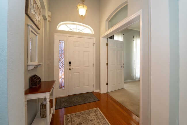 Building Photo - 109 Bilbao Dr