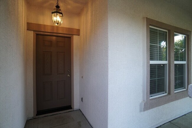 Foto del edificio - Charming 3 Bedroom Home for Rent in Crocker Ranch  Roseville!