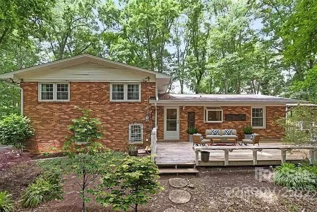 Building Photo - 1024 Timber Lake Dr