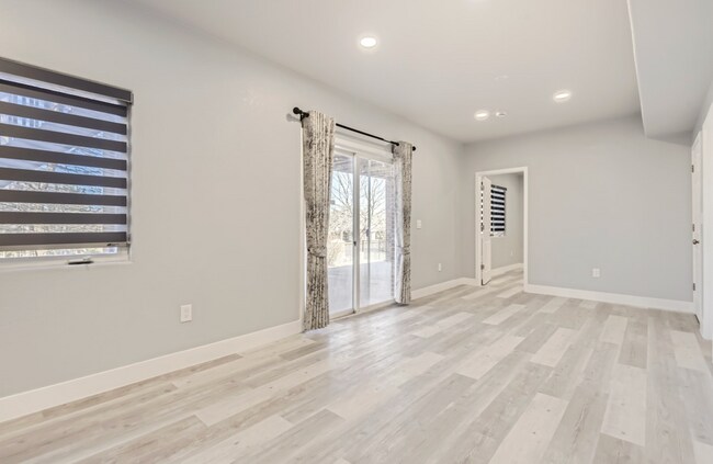 Foto del edificio - 15721 E Lake Cir