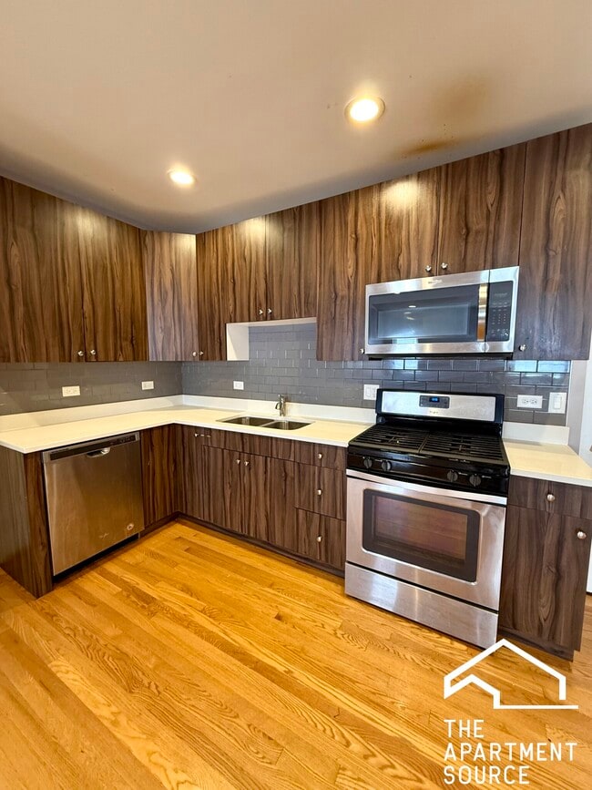 Building Photo - 3433 S Indiana Ave