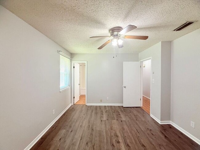 Building Photo - 4904 Andrea Ln