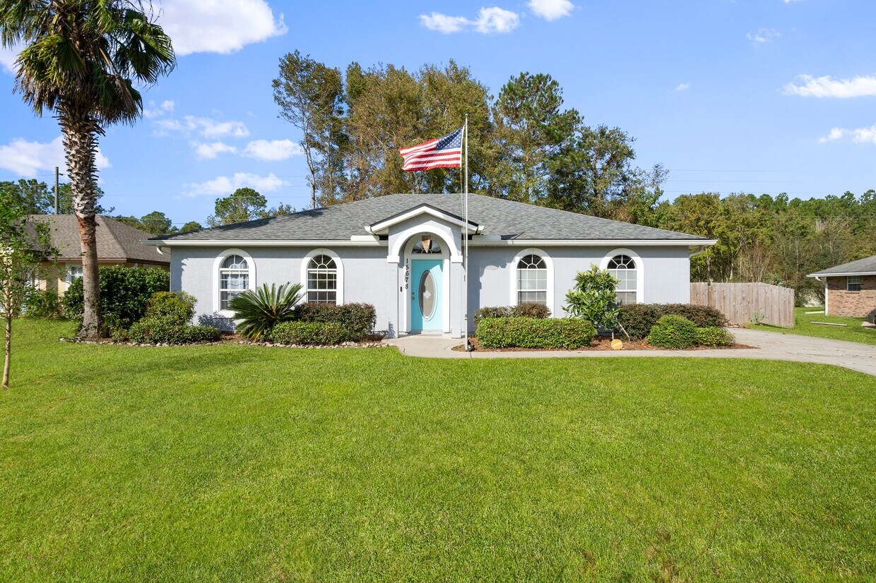Primary Photo - 15678 Moss Hollow Dr