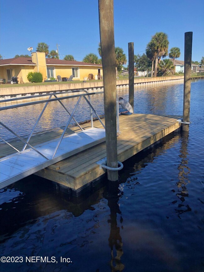Building Photo - 14615 Lagoon Dr