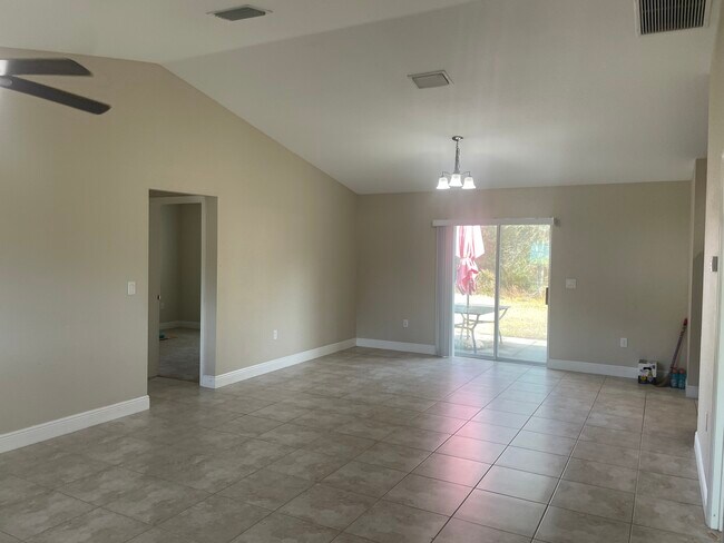 Sala de estar/comedor - 31 Fir Trail Pass