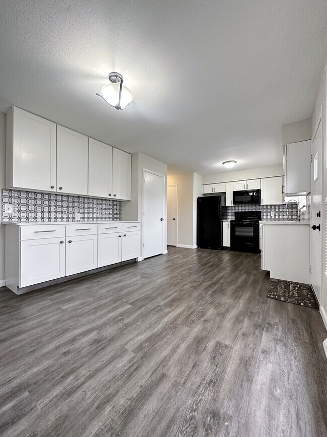 Foto del edificio - 5729 Cresthaven Ln