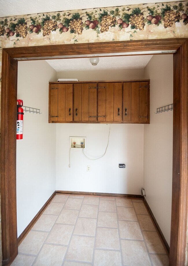 Building Photo - Beautiful home available today!