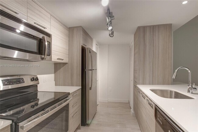 Foto del edificio - 1756 N Bayshore Dr