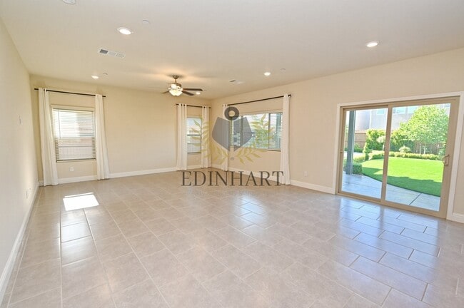 Building Photo - 645 Blue Oak Lane W
