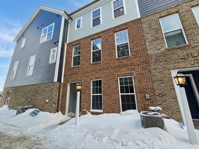 Building Photo - 305 Frederick Way