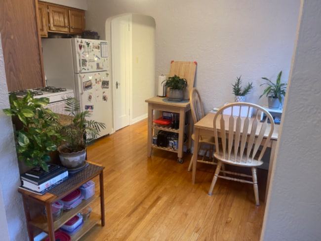 Photo - 3577 Saybrook Ave (Cincinnati, OH) Apartment