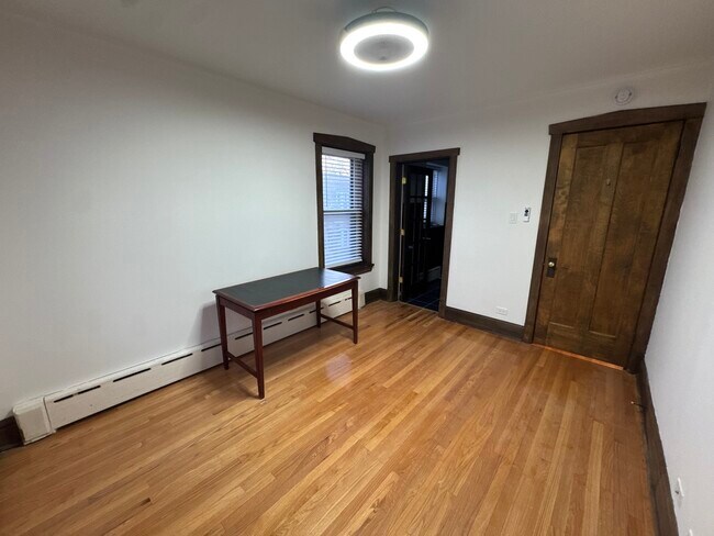 Foto del edificio - 2437 W North Shore Ave