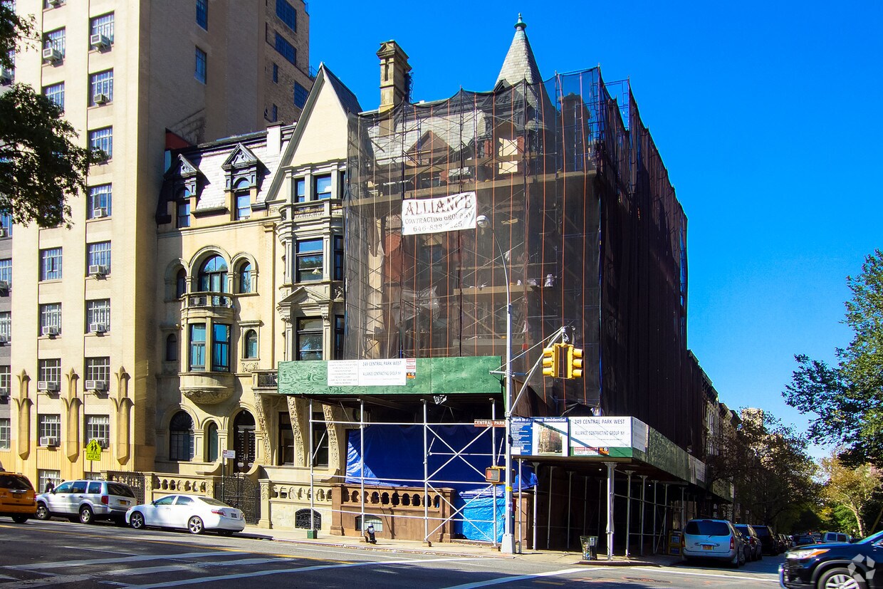 Building Photo - Converted into SFH