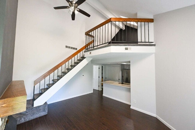 Foto del edificio - $2,195 - 1 Bed, 1 Bath Updated Lofted Cond...