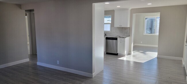 Building Photo - 5214 Forest Hills Dr