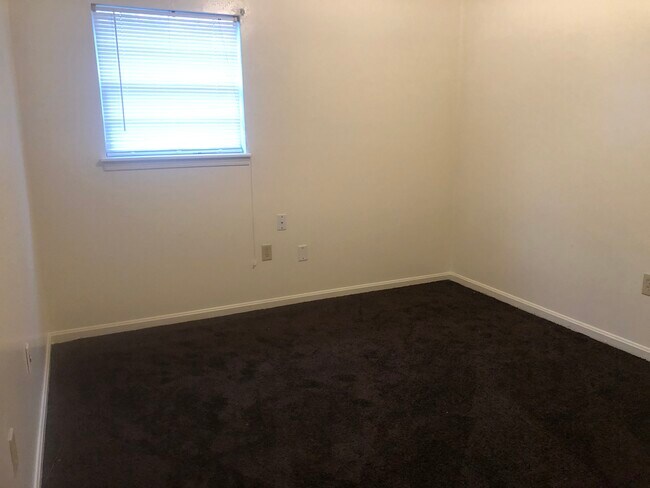 Building Photo - 1709 Liberty Bell Way