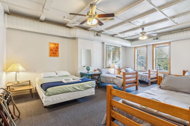 Foto del edificio - 2078 W 25th St