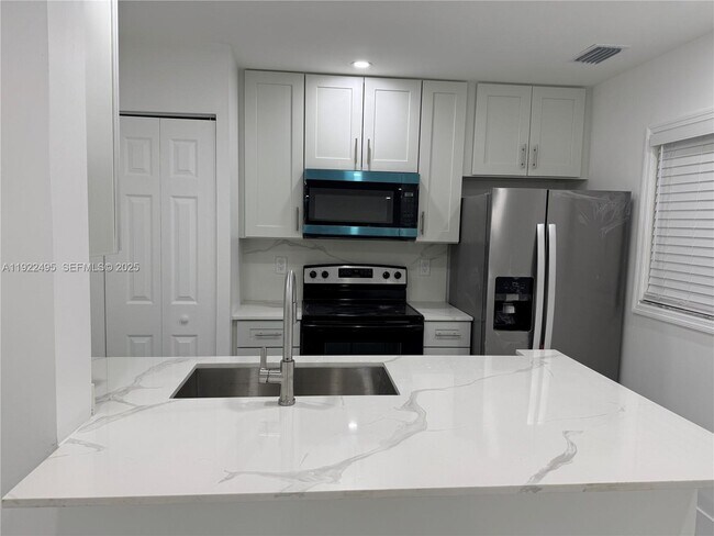 Foto del edificio - 9726 Hammocks Blvd