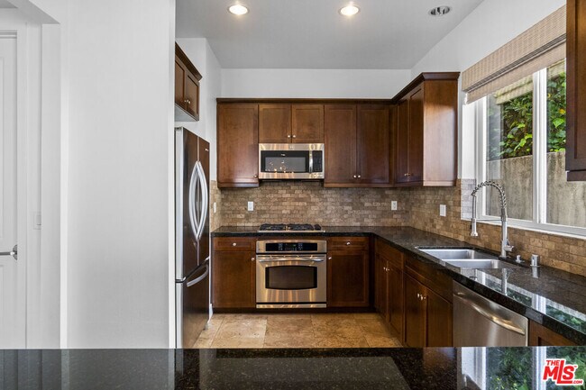 Foto del edificio - 11851 Laurelwood Dr