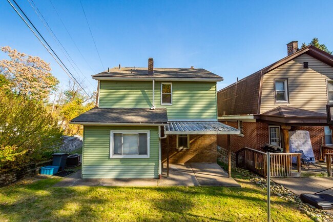 Foto del edificio - AVAILABLE SEPT 1ST!! GORGEOUS 3 BEDROOM IN...
