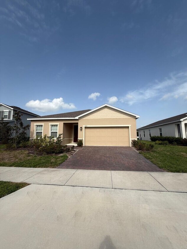 Foto principal - Beautiful 3BR/3BA Home in Creekside