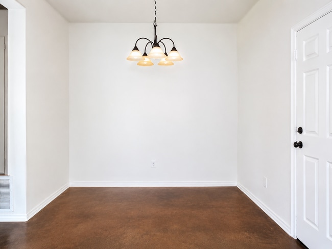 Building Photo - 608 Karey Dr