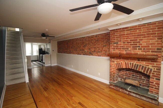 Building Photo - Simply Perfect Canton 2bd/2ba Rowhome w/ Parking! Available 5/11