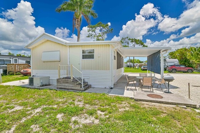 Building Photo - ** Bonita Springs 1/1 Manufactured Home ~ ...