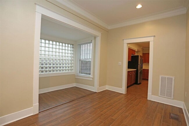 Foto del edificio - 614 W Alabama St