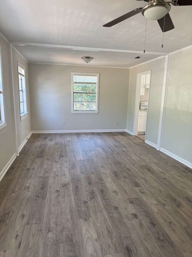 Building Photo - 3 Bedroom 1 Bath home in Valdosta Close to VSU
