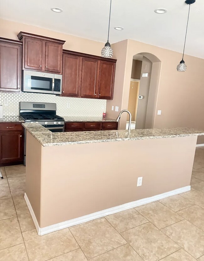 Building Photo - Ironwood Crossing Gem! 3 Bed + Den, Open Layout & Resort Amenities