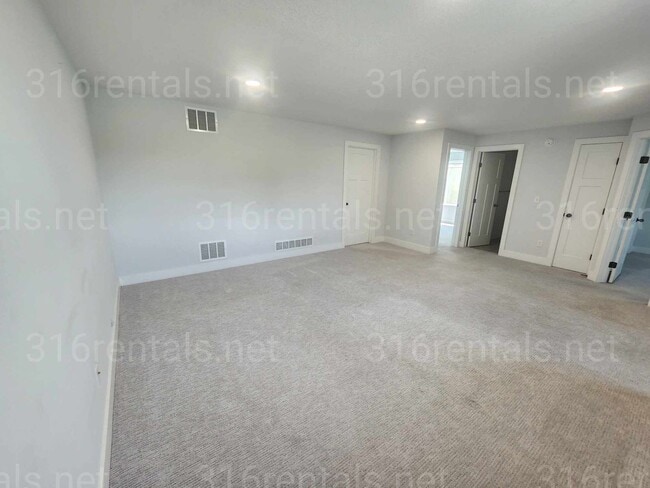 Foto del edificio - 8729-8731 E Summerside Pl