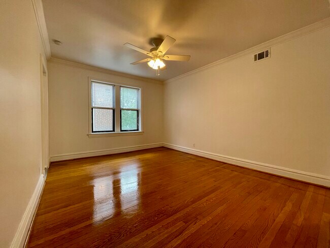 Foto del edificio - 6238 Southwood Ave