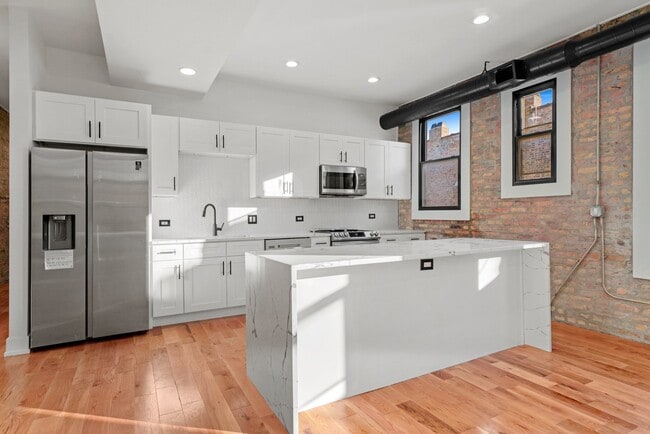 Building Photo - 908 W 19th St