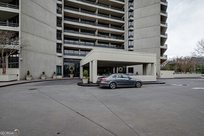 Foto del edificio - 2660 Peachtree Rd NW