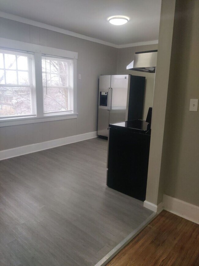 Foto del edificio - 704-706 E Main Street